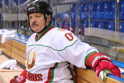 Политический хоккей: Белоруссия и Латвия взаимно выслали всех...