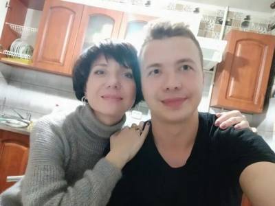 Матери Протасевича сообщили, что ее сын в больнице в критическом состоянии, она говорит, что он "сердечник"
