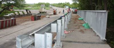 На Луганщине набирает обороты ремонт дорог и мостов (фото)