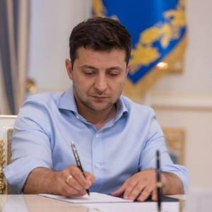 Владимир Зеленский - В Украине общины получили право регистрировать рождения, браки и смерти - reporter-ua.com