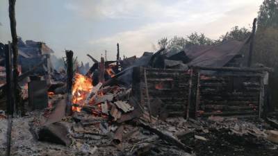 В Башкирии пожар уничтожил три дома и лишил жизни человека - ufacitynews.ru - Башкирия - район Белебеевский