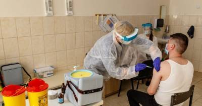 Вакцинация от коронавируса: прививки уже получили более 1 млн украинцев