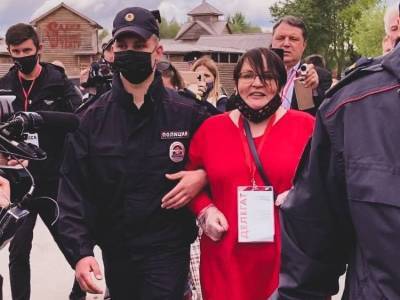 Неповиновение и нарушение коивдныхх норм: Мундеп Юлия Галямина арестована 7 дней