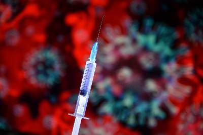 Почти 65 тысяч смолян завершили вакцинацию от коронавируса