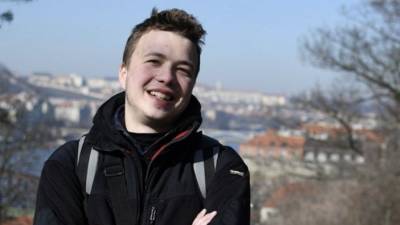 Задержанный в Минске оппозиционный блогер Протасевич дает признательные показания
