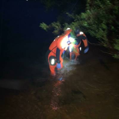 Спасатели достали из озера Суходольское тело мужчины