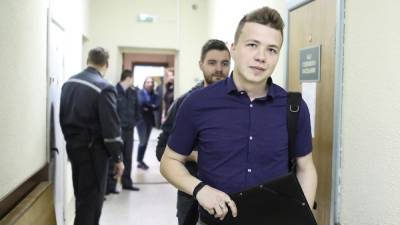 Протасевич заявил из минского СИЗО, что "даёт признательные показания"