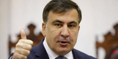 Михеил Саакашвили принес ведущему Украина 24 вино со своего виноградника, как Гордон принес шоколад - Видео - ТЕЛЕГРАФ