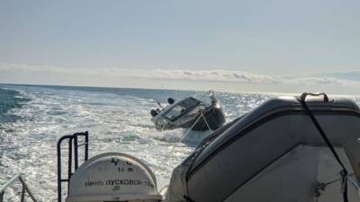 С тонущей яхты в Сочи спасли туристов