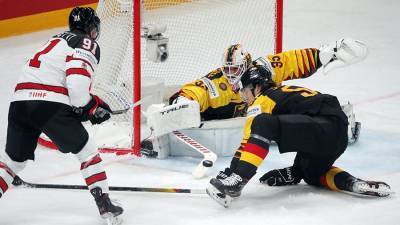 Канада потерпела третье поражение подряд на ЧМ по хоккею