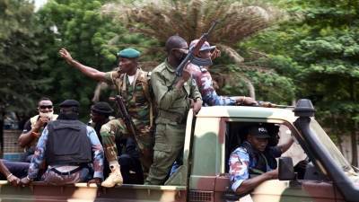 Военные удерживают премьер-министра Мали после перестановок в правительстве