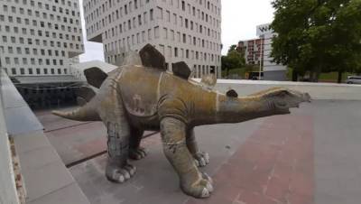 Мертвого мужчину обнаружили в статуе испанского динозавра, его объявили пропавшим без вести