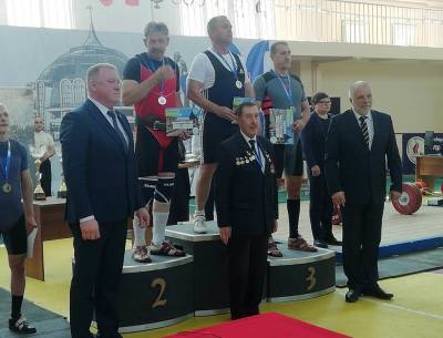 Сахалинские тяжелоатлеты успешно выступили на открытом чемпионате России
