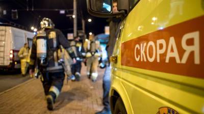 Огнеборцы противодействуют пожару на складе в Ростове-на-Дону