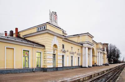 На вокзале в Луге двое ограбили спящую женщину