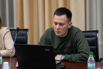 Депутаты завидуют общественникам, от взгляда которых пропадают ямы в Южно-Сахалинске