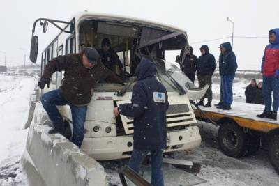 4 человека госпитализированы после ДТП с автобусом на дороге Норильск-Талнах в Красноярском крае