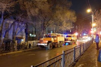 В Хабаровске пожарные спасли 8 человек из многоквартирного дома