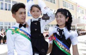 Последние звонки разрешили школьникам в Узбекистане