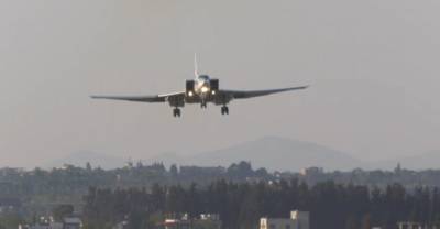 Три бомбардировщика Ту-22м3 впервые приземлились на авиабазе Хмеймим в Сирии