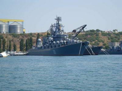 Российский крейсер «Москва» могут направить на перехват авианосной ударной группировки Великобритании в Сирии
