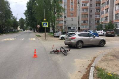В Сыктывкаре водитель «Инфинити» не уступила велосипедистке