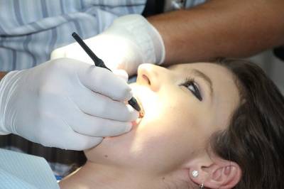 Эксперт рассказала об опасности коронавируса для зубов