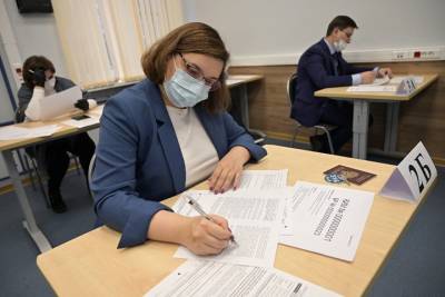 Московские одиннадцатиклассники начали сдавать выпускные экзамены