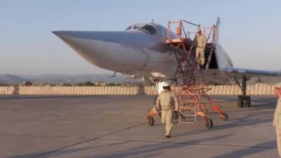 На авиабазу РФ в Сирии впервые прибыли три бомбардировщика Ту-22м3
