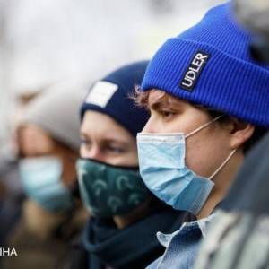 В Украине за сутки зафиксировали 2608 случаев коронавируса