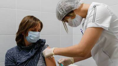 В России кардинально изменить ситуацию с COVID-19 может только вакцинация - Мурашко