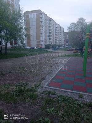 Кемеровчанка пожаловалась на опасную детскую площадку