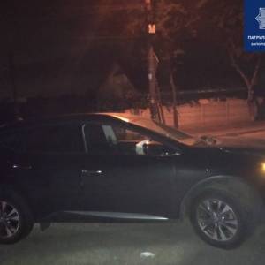 В Заводском районе Запорожья пьяный водитель врезался в столб. Фото