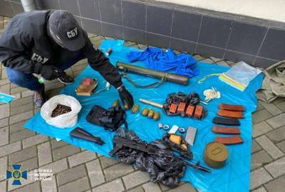 СБУ нашла в центре Киева тайник с оружием