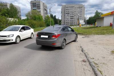 На улице Бирюзова в Рязани автомобиль сбил 17-летнюю девушку