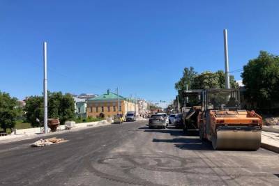 На мосту на улице Ленина в Рязани начали укладывать тротуарную плитку