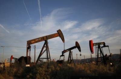 Нефть торгуется у недельного максимума на фоне таяния перспектив поставок из Ирана
