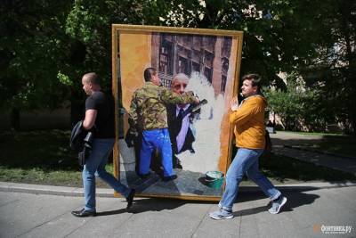 В Петербурге в годовщину со дня рождения Бродского снова закрасили его портрет