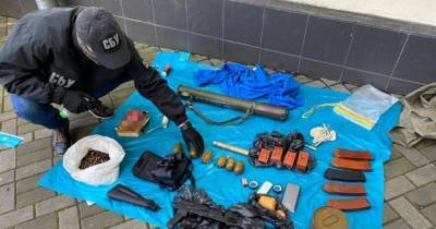 СБУ нашла тайник с боеприпасами в центре Киева (ФОТО)