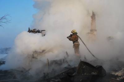 Пожарные спасли потерявшую сознание пенсионерку во время пожара в Чите