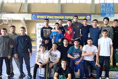 Борцы-классики из Дагестана завоевали медали всероссийского турнира