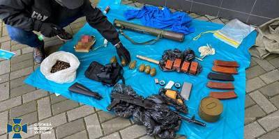 В Печерском районе Киева СБУ выявила тайник с гранатометом, автоматом, тротиловыми шашками, пластидом, фото - ТЕЛЕГРАФ