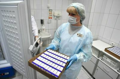 Число заразившихся коронавирусом в России за сутки снизилось до 7884