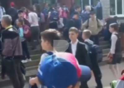 В мэрии прокомментировали появление толпы младшеклассников у рязанской школы