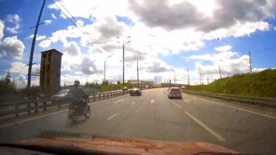 Гибель пожилого мотоциклиста в Подмосковье попала на видео