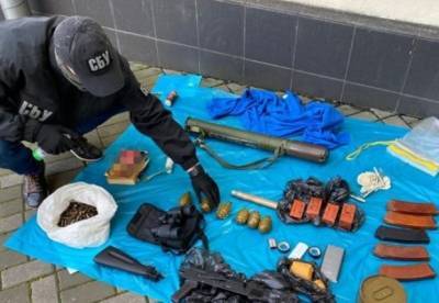 В центре Киева выявили арсенал оружия