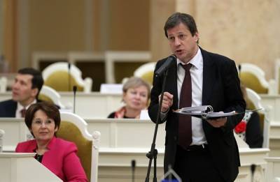Старейший депутат петербургского Закса вышел из СР и пойдет на выборы от «Партии роста»