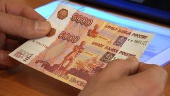 В Вологде сотрудницы банков наткнулись на фальшивые купюры в 5000 рублей