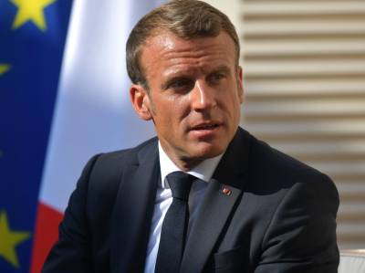 Макрон заявил о продлении масочного режима во Франции до конца июня