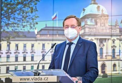 Из-за скандала с доходами глава чешского Минздрава подал в отставку